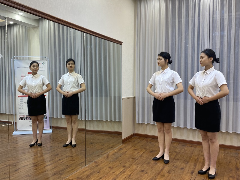 喜報(bào)：恭賀程佳欣、馬小越、李璇三位同學(xué)通過(guò)成航2022年單招面試考試